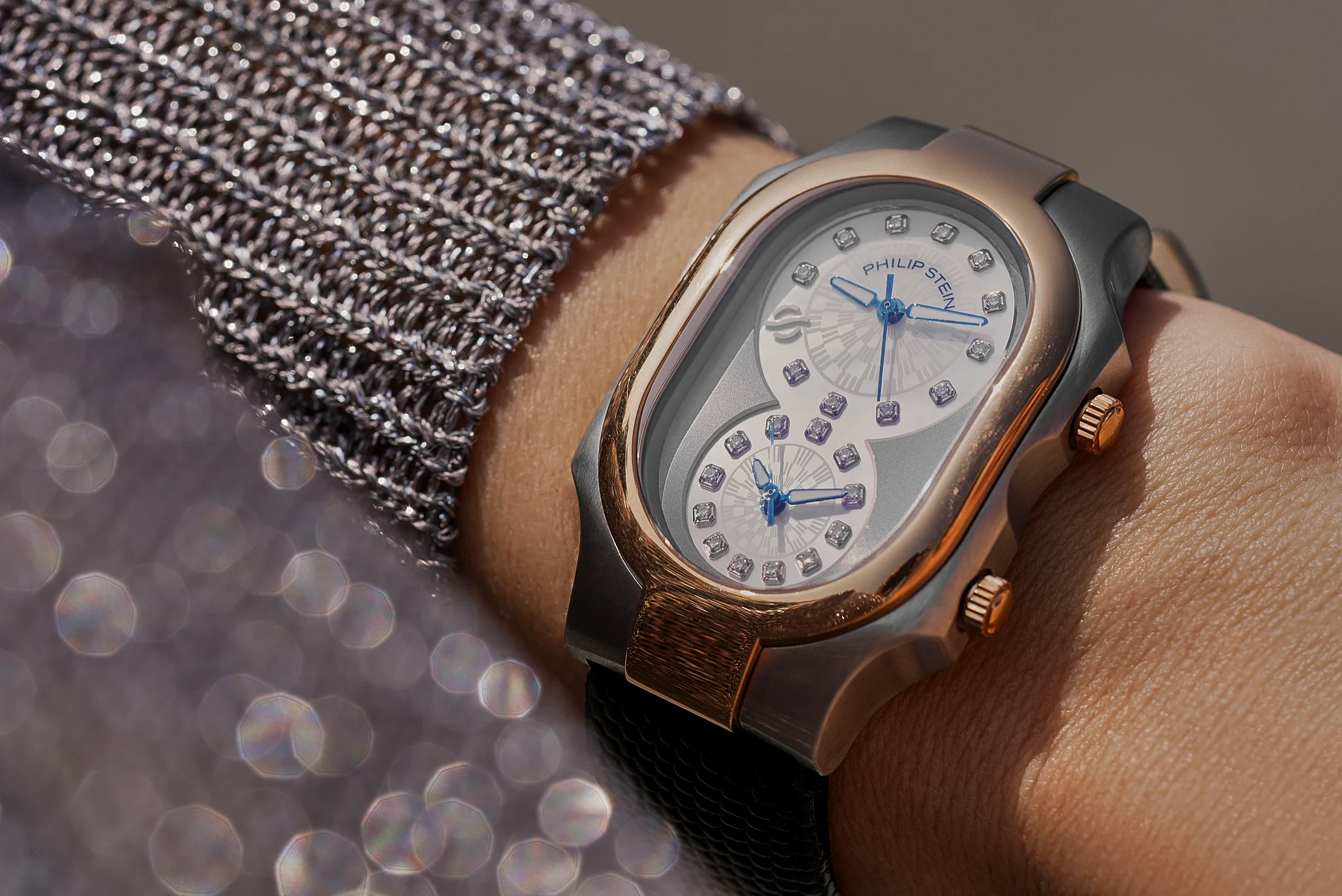 Distinctive Eight-Shape Case